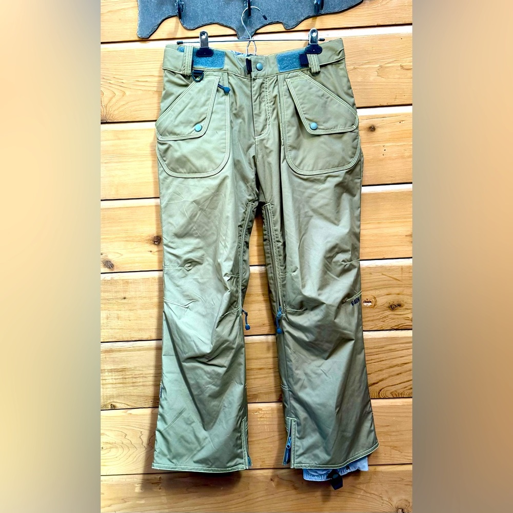 TURBINE BOARDWEAR Olive green snow pants with yellow stitching detail. Size S